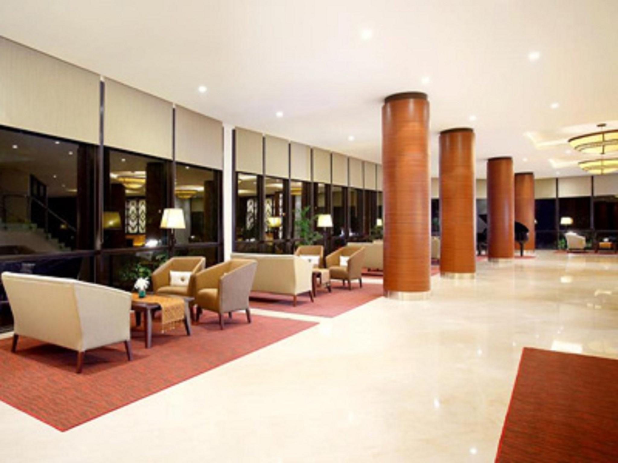 Santika Premiere Bintaro Hotel Serpong Eksteriør billede