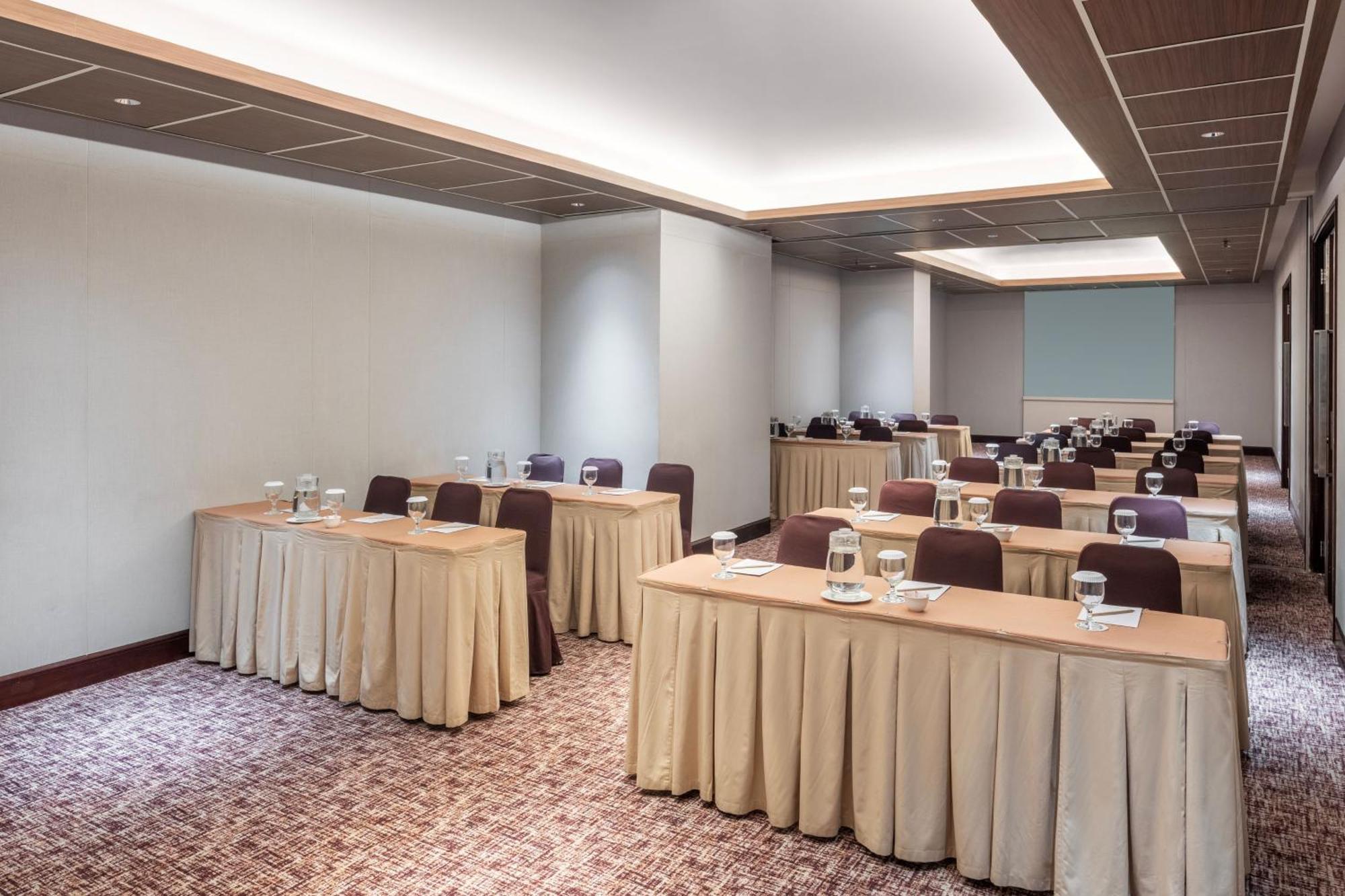 Santika Premiere Bintaro Hotel Serpong Eksteriør billede