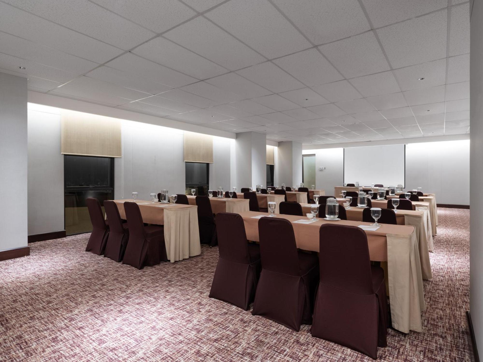 Santika Premiere Bintaro Hotel Serpong Eksteriør billede