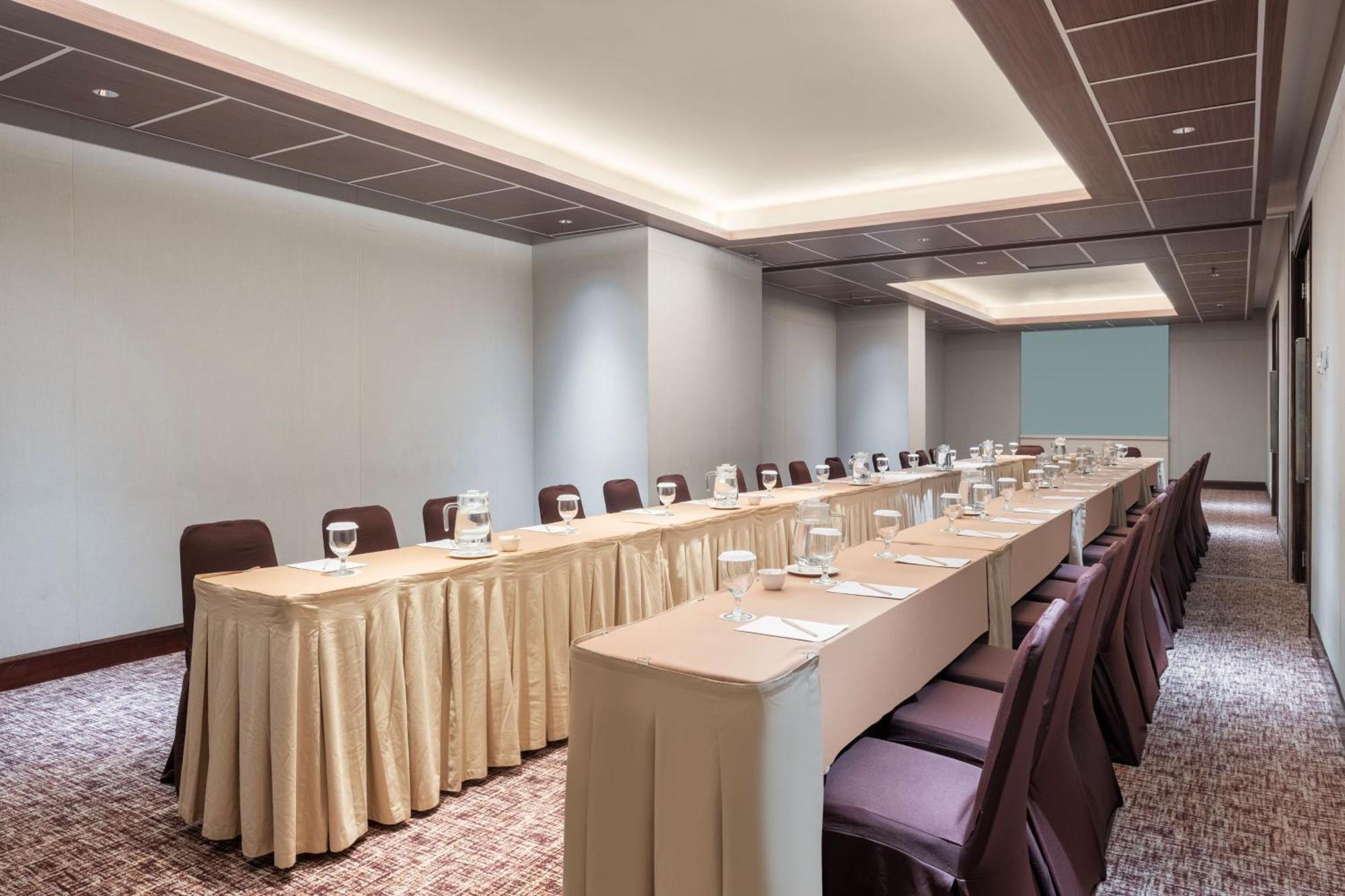 Santika Premiere Bintaro Hotel Serpong Eksteriør billede